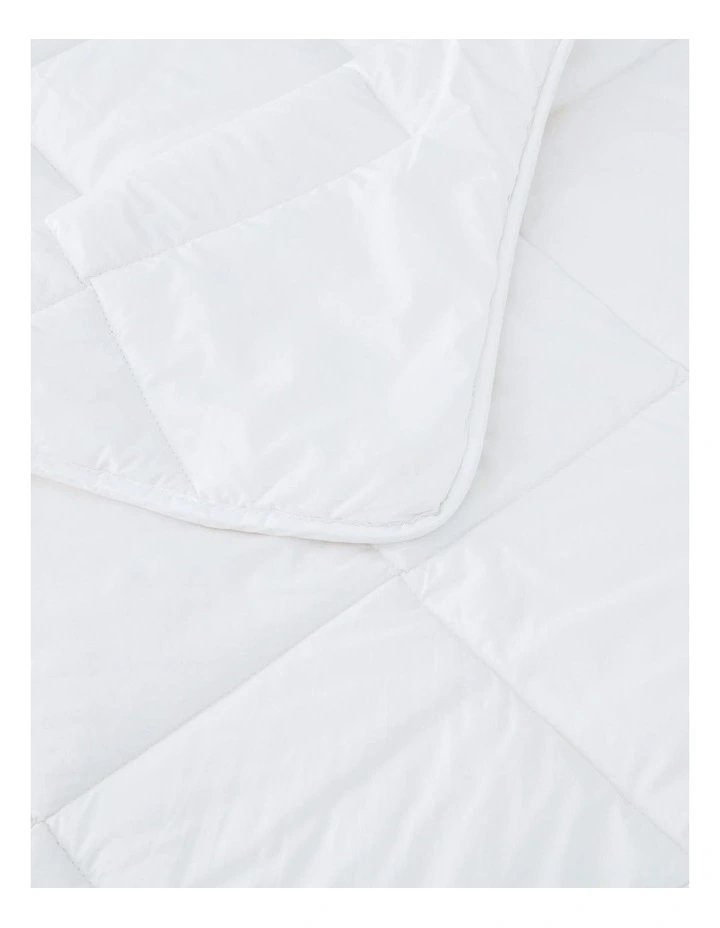 Deluxe Australian Wool All Seasons Quilt 3 Deluxe Australian Wool All Seasons Quilt - Image 3